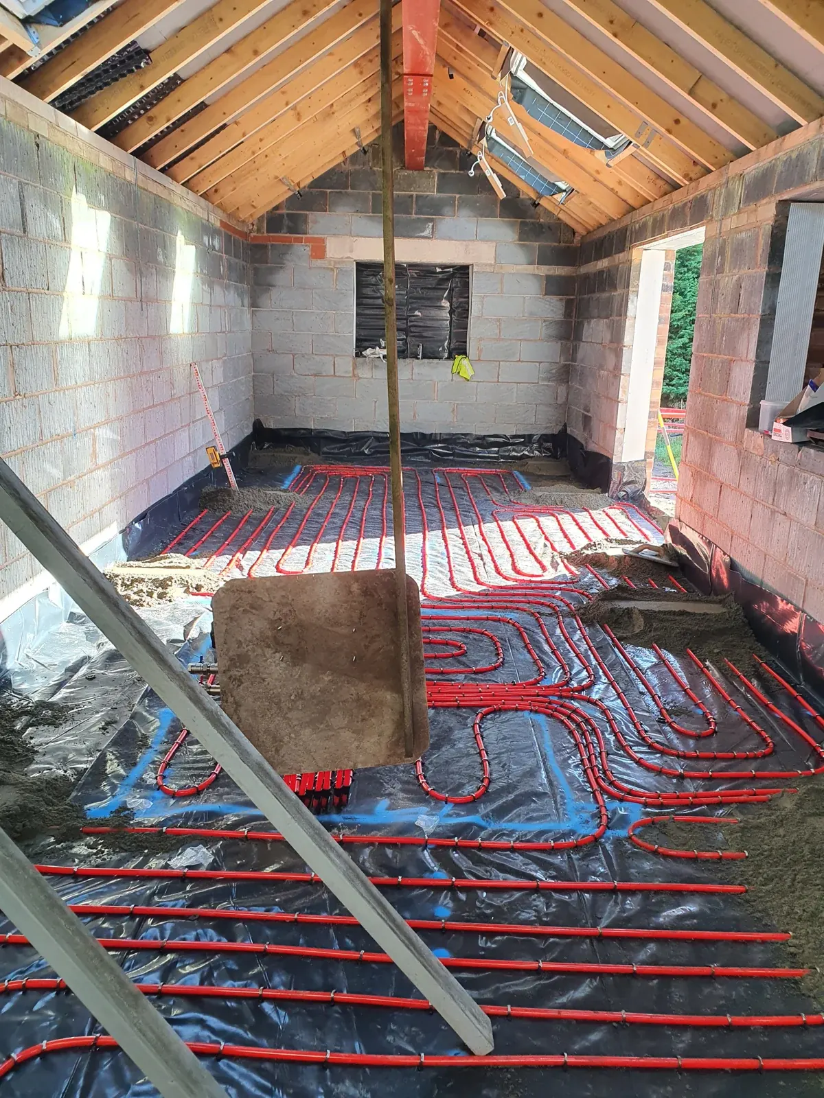 Floor heating and screed in progress