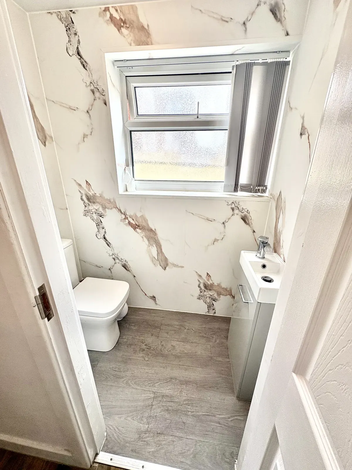 Compact cloakroom