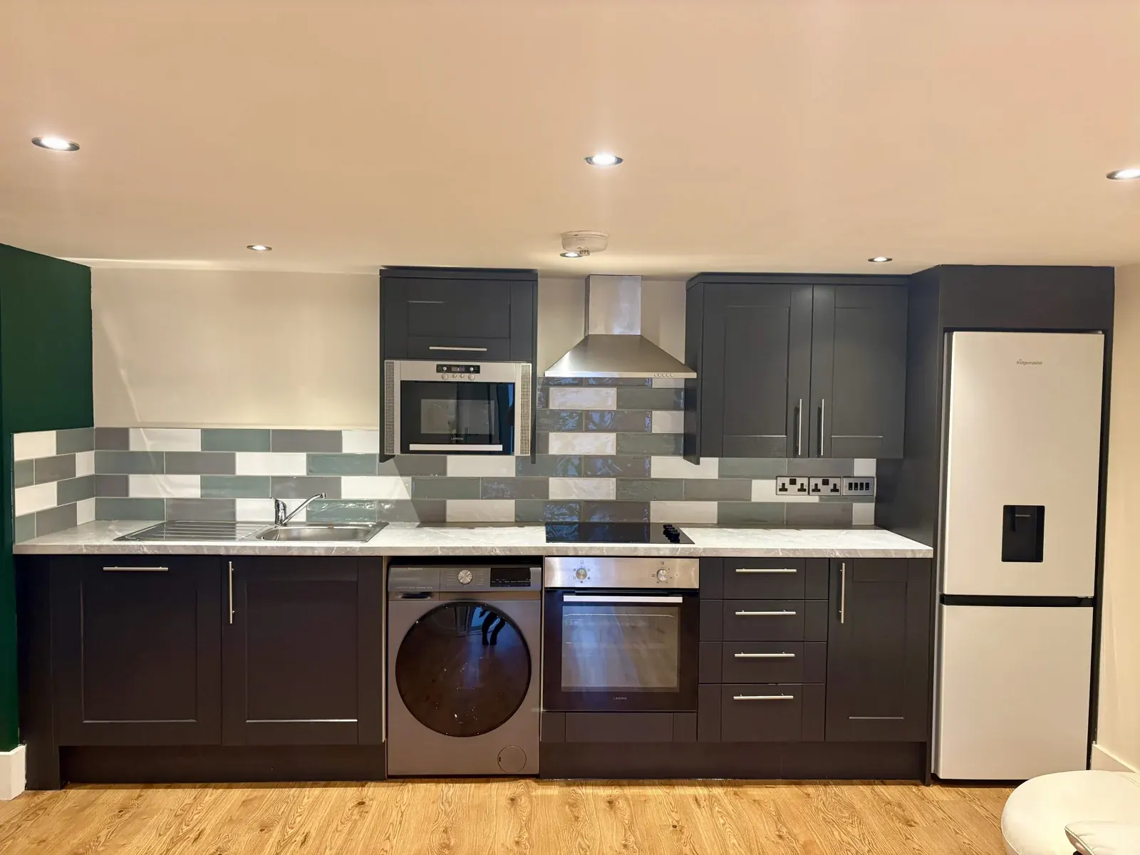 Fitted kitchen with tiled splashback